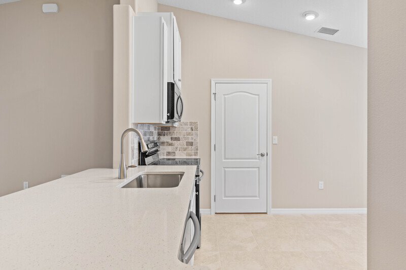 FULLY FENCED, LIKE NEW 4/3/2 ON A QUIET CUL-DE-SAC property image