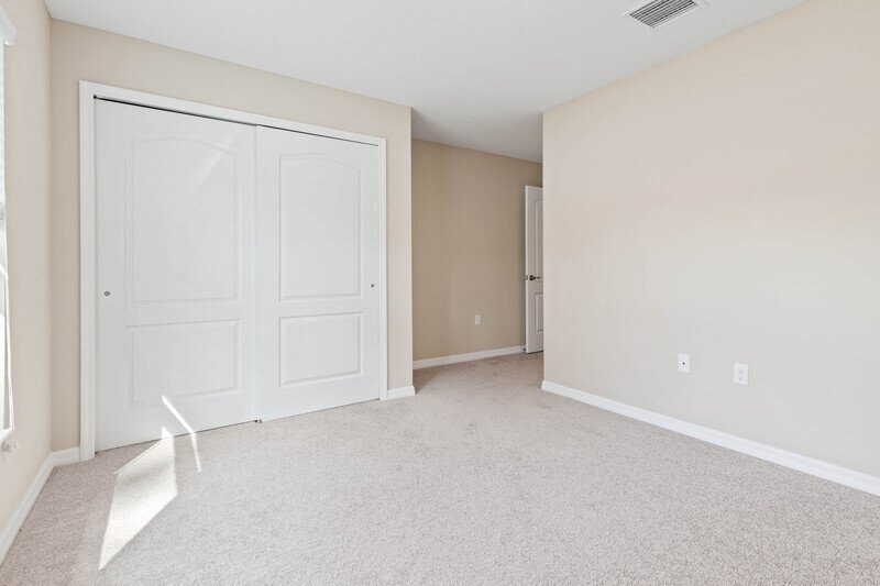 FULLY FENCED, LIKE NEW 4/3/2 ON A QUIET CUL-DE-SAC property image