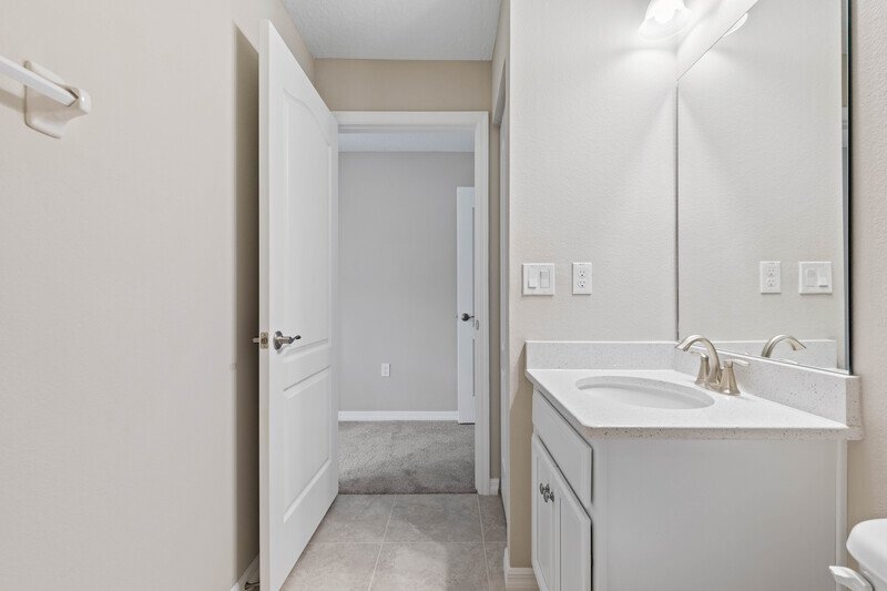 FULLY FENCED, LIKE NEW 4/3/2 ON A QUIET CUL-DE-SAC property image