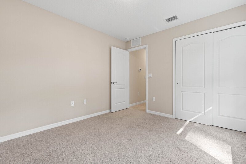 FULLY FENCED, LIKE NEW 4/3/2 ON A QUIET CUL-DE-SAC property image