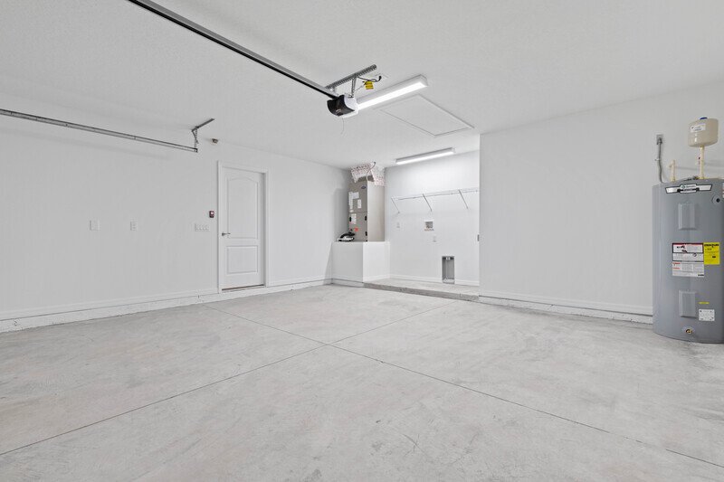 FULLY FENCED, LIKE NEW 4/3/2 ON A QUIET CUL-DE-SAC property image