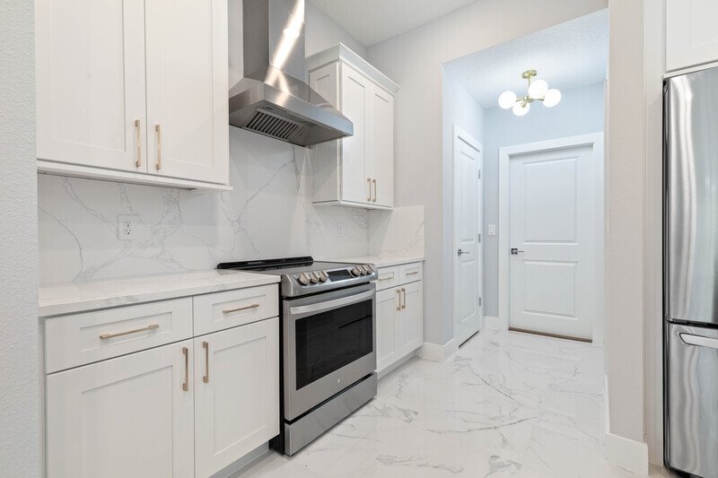 FULLY FENCED, BRAND NEW, CUSTOM BUILT 3/2/2 ON A CUL DE SAC IN DESIRABLE QUAIL HOLLOW property image