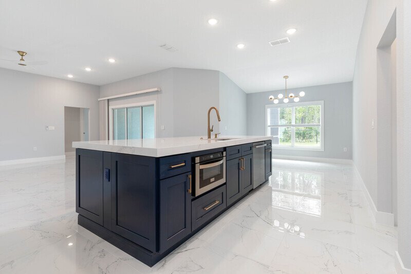 FULLY FENCED, BRAND NEW, CUSTOM BUILT 3/2/2 ON A CUL DE SAC IN DESIRABLE QUAIL HOLLOW property image