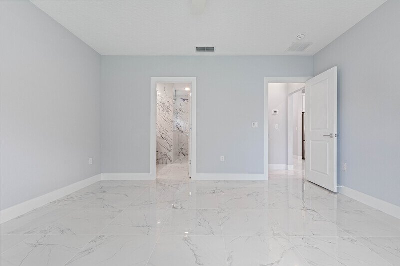 FULLY FENCED, BRAND NEW, CUSTOM BUILT 3/2/2 ON A CUL DE SAC IN DESIRABLE QUAIL HOLLOW property image