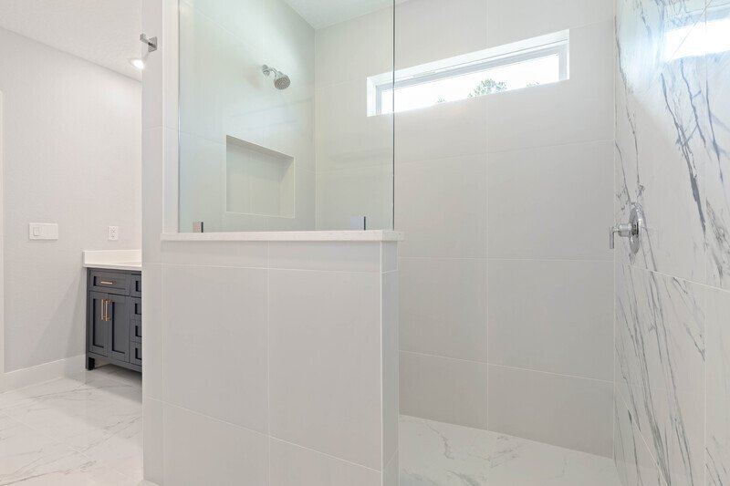 FULLY FENCED, BRAND NEW, CUSTOM BUILT 3/2/2 ON A CUL DE SAC IN DESIRABLE QUAIL HOLLOW property image