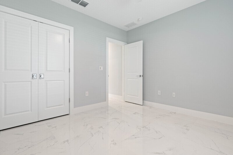 FULLY FENCED, BRAND NEW, CUSTOM BUILT 3/2/2 ON A CUL DE SAC IN DESIRABLE QUAIL HOLLOW property image