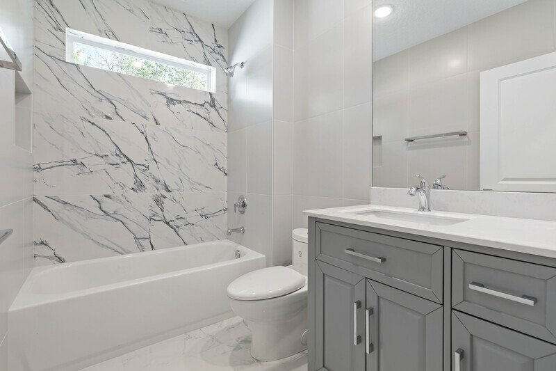 FULLY FENCED, BRAND NEW, CUSTOM BUILT 3/2/2 ON A CUL DE SAC IN DESIRABLE QUAIL HOLLOW property image