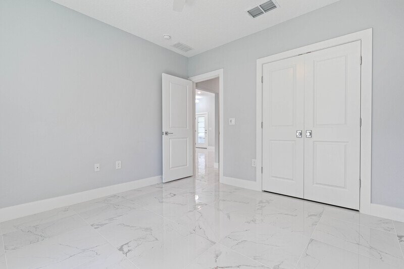 FULLY FENCED, BRAND NEW, CUSTOM BUILT 3/2/2 ON A CUL DE SAC IN DESIRABLE QUAIL HOLLOW property image