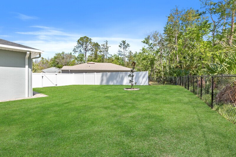 FULLY FENCED, BRAND NEW, CUSTOM BUILT 3/2/2 ON A CUL DE SAC IN DESIRABLE QUAIL HOLLOW property image