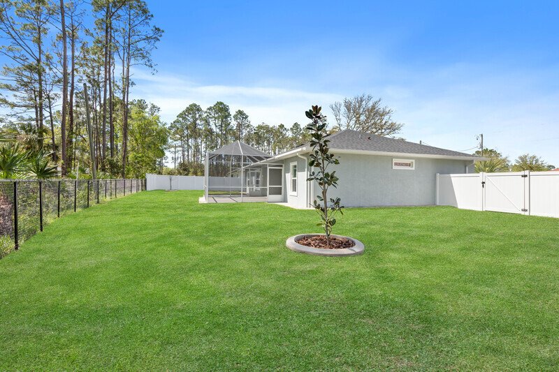 FULLY FENCED, BRAND NEW, CUSTOM BUILT 3/2/2 ON A CUL DE SAC IN DESIRABLE QUAIL HOLLOW property image
