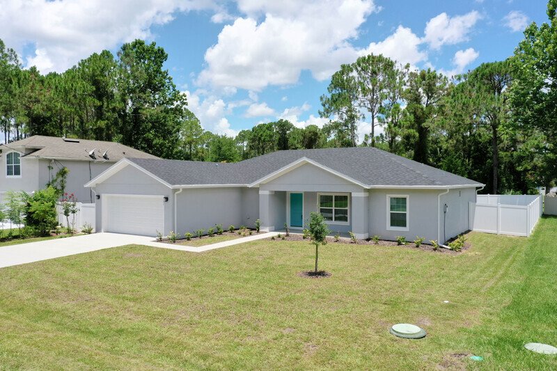 FULLY FENCED, LIKE NEW 3/2/2 IN POPULAR PINE GROVE property image