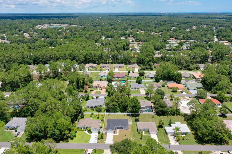FULLY FENCED, LIKE NEW 3/2/2 IN POPULAR PINE GROVE property image