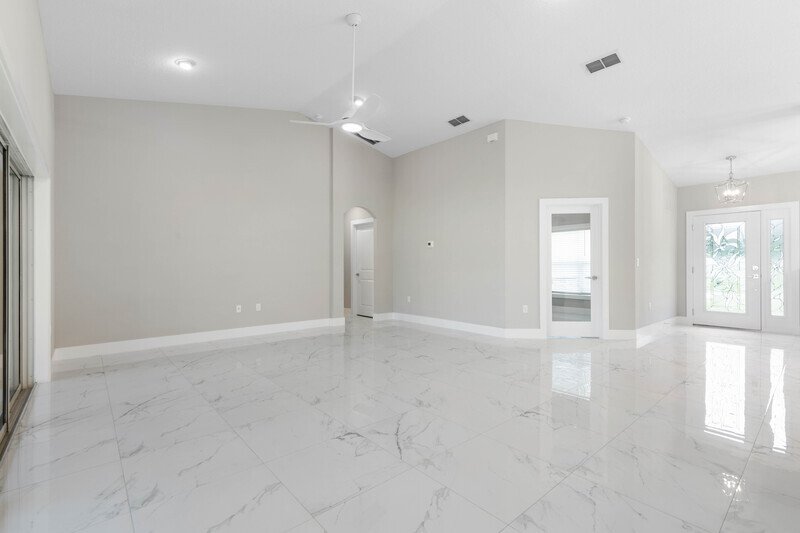 LIKE NEW, CUSTOM BUILT, FULLY FENCED 4/2/2 IN DESIRABLE PINE LAKES property image