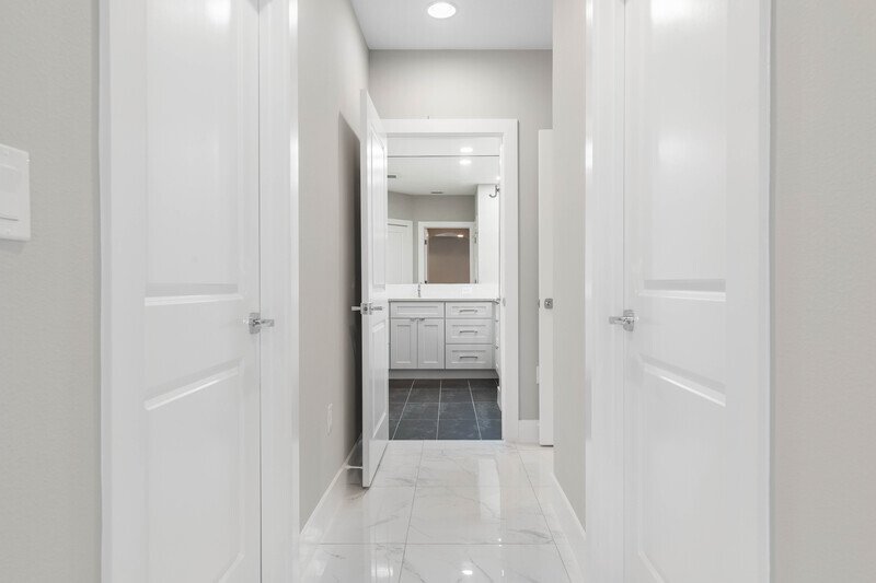 LIKE NEW, CUSTOM BUILT, FULLY FENCED 4/2/2 IN DESIRABLE PINE LAKES property image