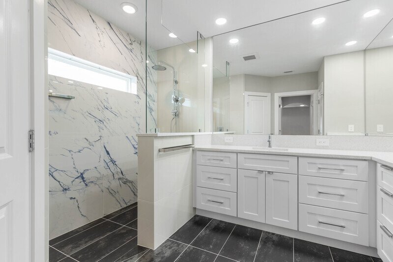 LIKE NEW, CUSTOM BUILT, FULLY FENCED 4/2/2 IN DESIRABLE PINE LAKES property image