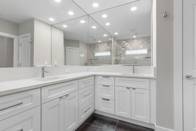 LIKE NEW, CUSTOM BUILT, FULLY FENCED 4/2/2 IN DESIRABLE PINE LAKES property image