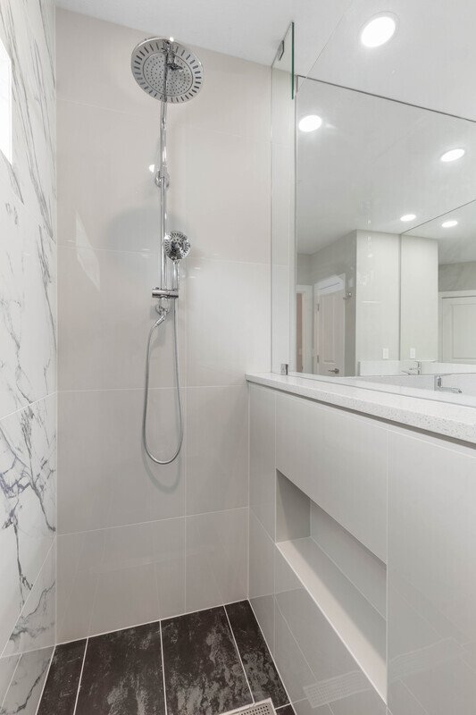 LIKE NEW, CUSTOM BUILT, FULLY FENCED 4/2/2 IN DESIRABLE PINE LAKES property image