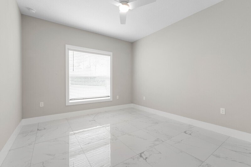 LIKE NEW, CUSTOM BUILT, FULLY FENCED 4/2/2 IN DESIRABLE PINE LAKES property image