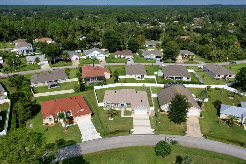 LIKE NEW, CUSTOM BUILT, FULLY FENCED 4/2/2 IN DESIRABLE PINE LAKES property image