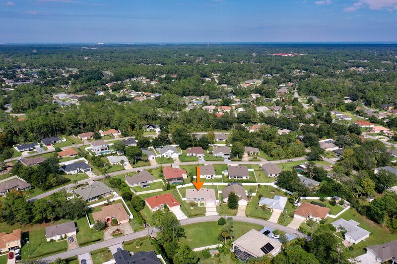 LIKE NEW, CUSTOM BUILT, FULLY FENCED 4/2/2 IN DESIRABLE PINE LAKES property image