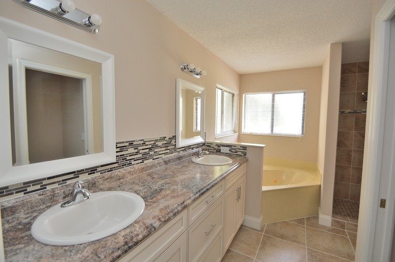 FULLY FENCED POOL HOME 3+DEN/2.5/2 IN DESIRABLE INDIAN TRAILS property image