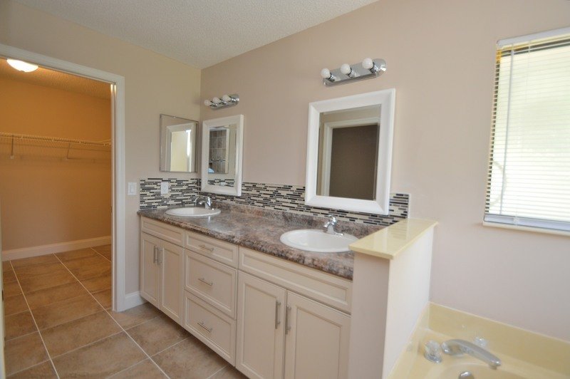 FULLY FENCED POOL HOME 3+DEN/2.5/2 IN DESIRABLE INDIAN TRAILS property image