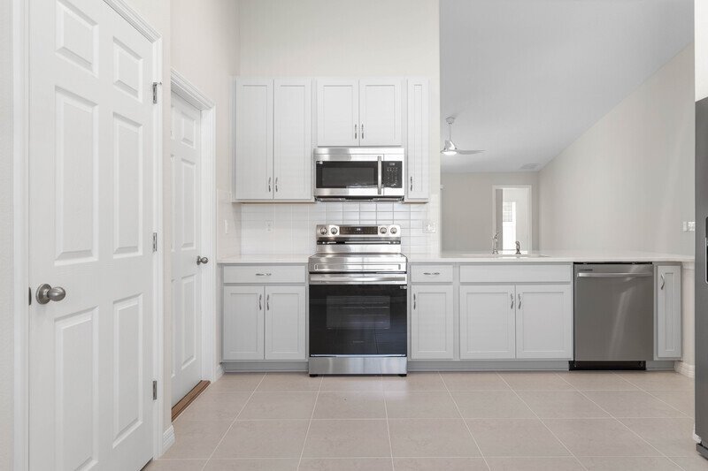 FULLY FENCED, BRAND NEW 4/2/2 IN POPULAR BELLE TERRE property image