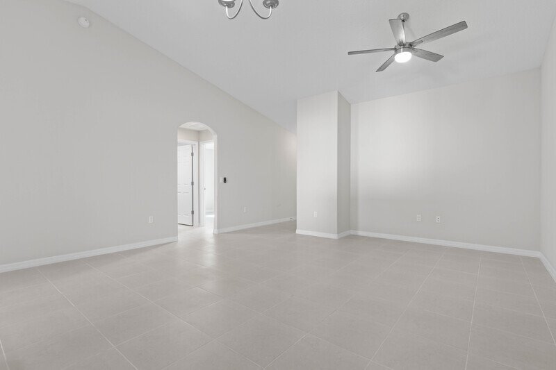 FULLY FENCED, LIKE NEW 3/2/1 TOWNHOUSE ON A CUL DE SAC IN BEAUTIFUL SEMINOLE WOODS property image