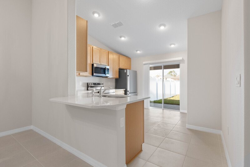 FULLY FENCED, LIKE NEW 3/2/1 TOWNHOUSE ON A CUL DE SAC IN BEAUTIFUL SEMINOLE WOODS property image