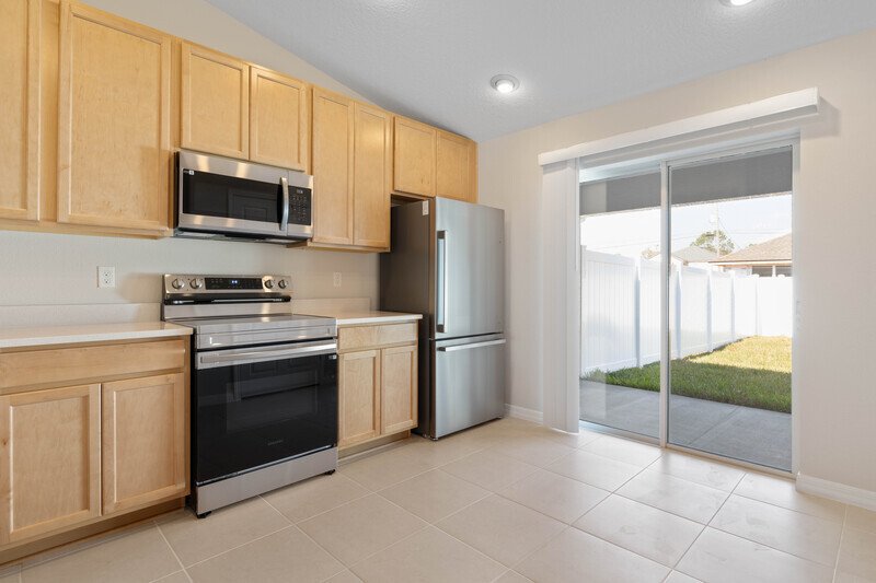 FULLY FENCED, LIKE NEW 3/2/1 TOWNHOUSE ON A CUL DE SAC IN BEAUTIFUL SEMINOLE WOODS property image