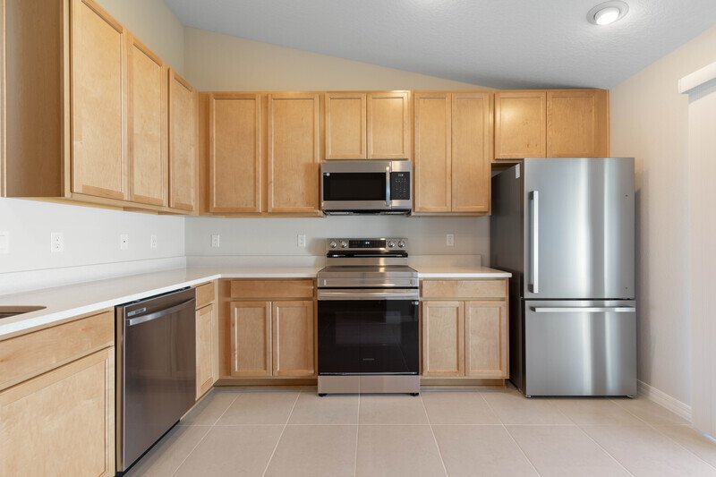 FULLY FENCED, LIKE NEW 3/2/1 TOWNHOUSE ON A CUL DE SAC IN BEAUTIFUL SEMINOLE WOODS property image