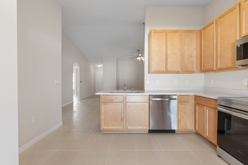 FULLY FENCED, LIKE NEW 3/2/1 TOWNHOUSE ON A CUL DE SAC IN BEAUTIFUL SEMINOLE WOODS property image