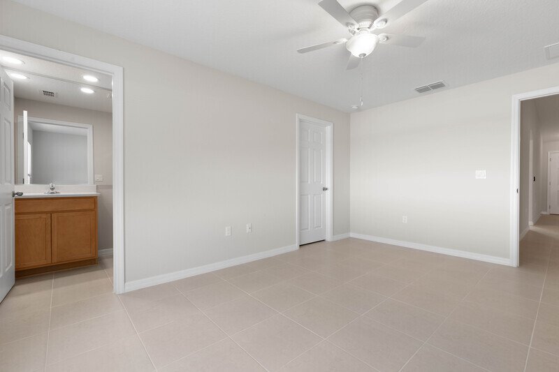 FULLY FENCED, LIKE NEW 3/2/1 TOWNHOUSE ON A CUL DE SAC IN BEAUTIFUL SEMINOLE WOODS property image