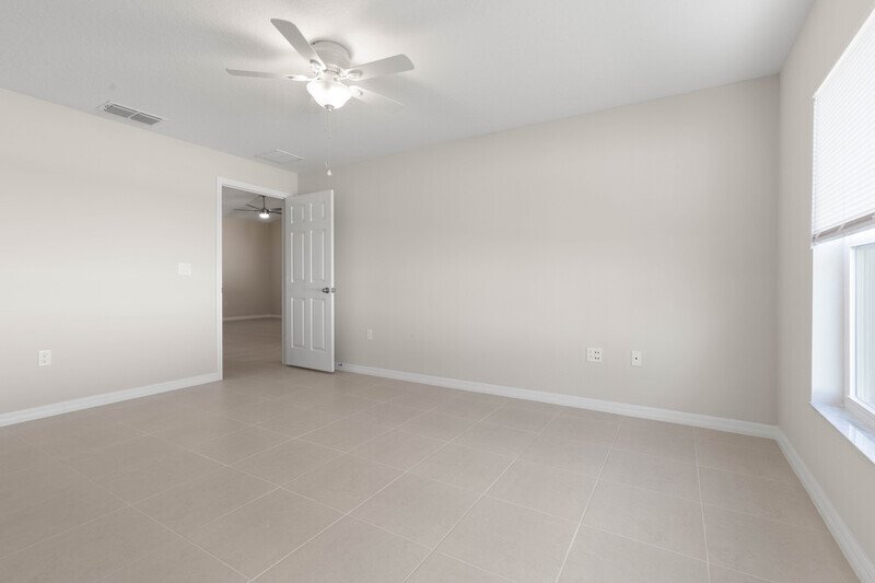 FULLY FENCED, LIKE NEW 3/2/1 TOWNHOUSE ON A CUL DE SAC IN BEAUTIFUL SEMINOLE WOODS property image