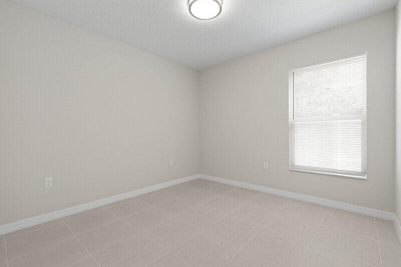 FULLY FENCED, LIKE NEW 3/2/1 TOWNHOUSE ON A CUL DE SAC IN BEAUTIFUL SEMINOLE WOODS property image