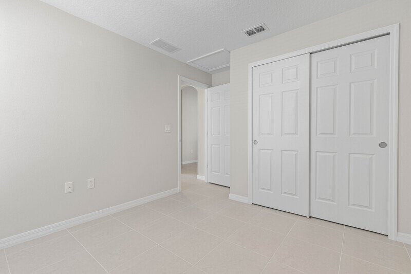 FULLY FENCED, LIKE NEW 3/2/1 TOWNHOUSE ON A CUL DE SAC IN BEAUTIFUL SEMINOLE WOODS property image