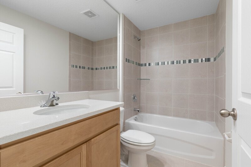 FULLY FENCED, LIKE NEW 3/2/1 TOWNHOUSE ON A CUL DE SAC IN BEAUTIFUL SEMINOLE WOODS property image