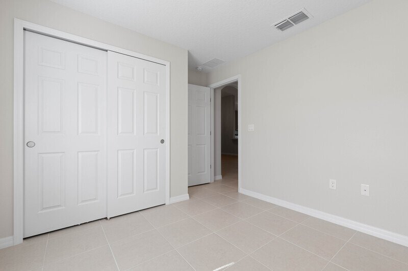 FULLY FENCED, LIKE NEW 3/2/1 TOWNHOUSE ON A CUL DE SAC IN BEAUTIFUL SEMINOLE WOODS property image