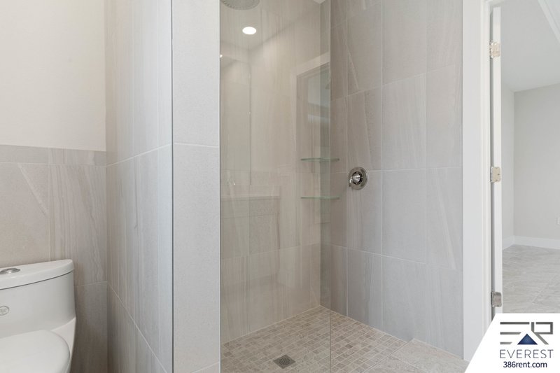 LIKE NEW, CUSTOM BUILT 4/3/2 IN BEAUTIFUL PINE LAKES property image