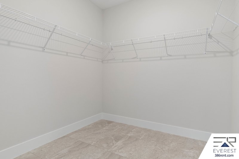 LIKE NEW, CUSTOM BUILT 4/3/2 IN BEAUTIFUL PINE LAKES property image