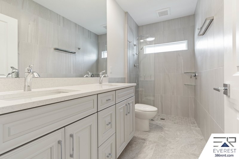 LIKE NEW, CUSTOM BUILT 4/3/2 IN BEAUTIFUL PINE LAKES property image