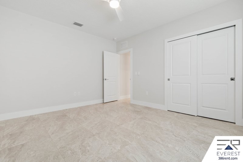 LIKE NEW, CUSTOM BUILT 4/3/2 IN BEAUTIFUL PINE LAKES property image