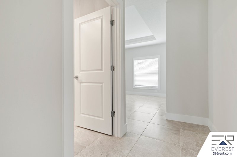 LIKE NEW, CUSTOM BUILT 4/3/2 IN BEAUTIFUL PINE LAKES property image