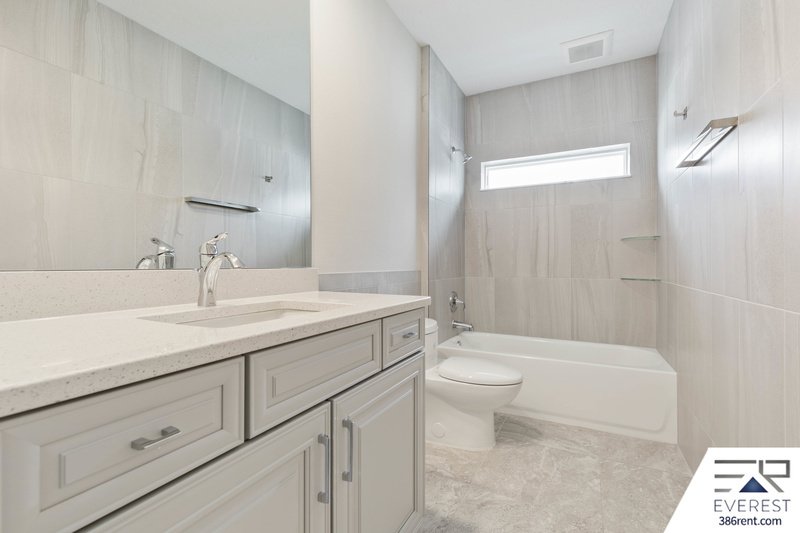 LIKE NEW, CUSTOM BUILT 4/3/2 IN BEAUTIFUL PINE LAKES property image