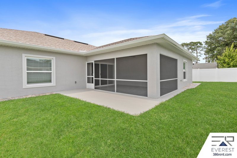 LIKE NEW, CUSTOM BUILT 4/3/2 IN BEAUTIFUL PINE LAKES property image