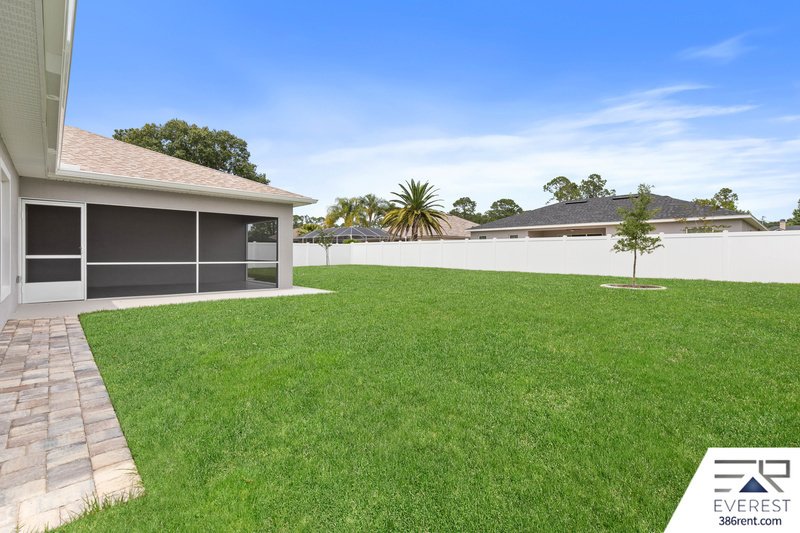 LIKE NEW, CUSTOM BUILT 4/3/2 IN BEAUTIFUL PINE LAKES property image