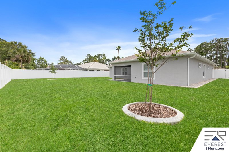 LIKE NEW, CUSTOM BUILT 4/3/2 IN BEAUTIFUL PINE LAKES property image