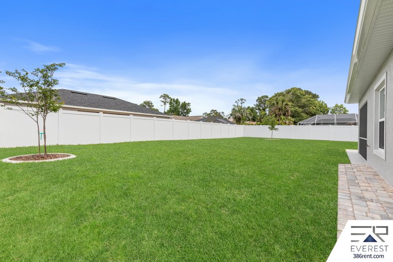 LIKE NEW, CUSTOM BUILT 4/3/2 IN BEAUTIFUL PINE LAKES property image