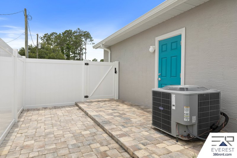 LIKE NEW, CUSTOM BUILT 4/3/2 IN BEAUTIFUL PINE LAKES property image