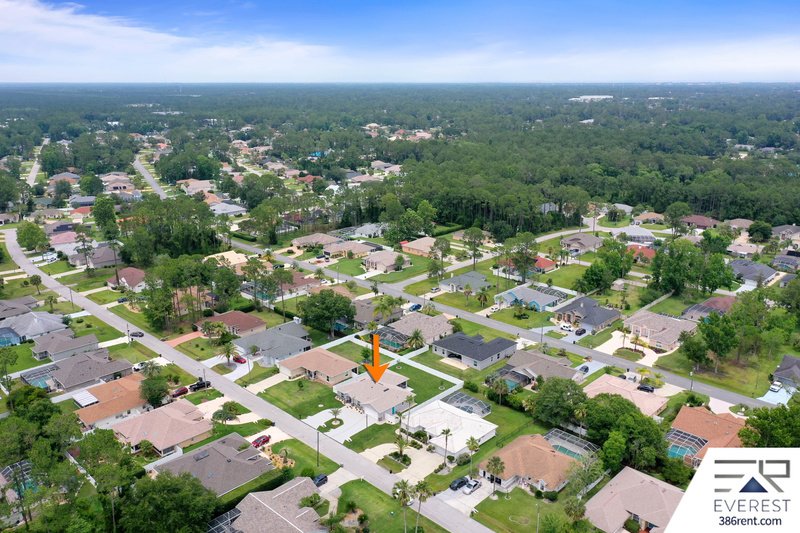 LIKE NEW, CUSTOM BUILT 4/3/2 IN BEAUTIFUL PINE LAKES property image